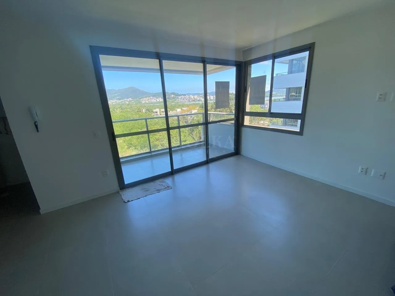 3-bedroom apartment with a grill on the balcony — photo 10