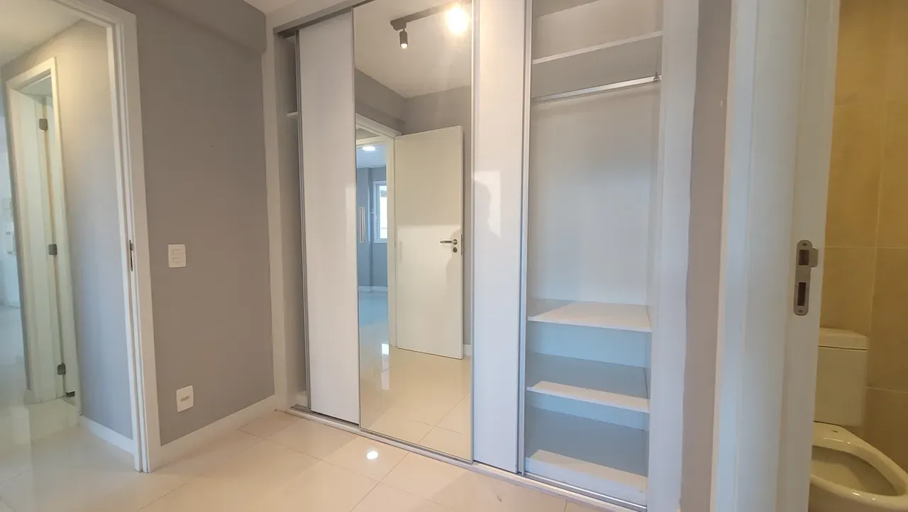 82 m² apartment with a home office and a mountain view — photo 12