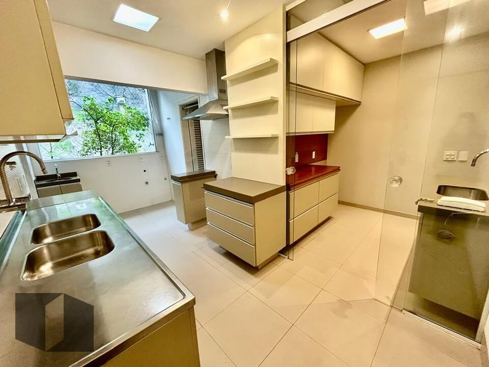 Washing machine in a 4-bedroom apartment, 167 m² — photo 16