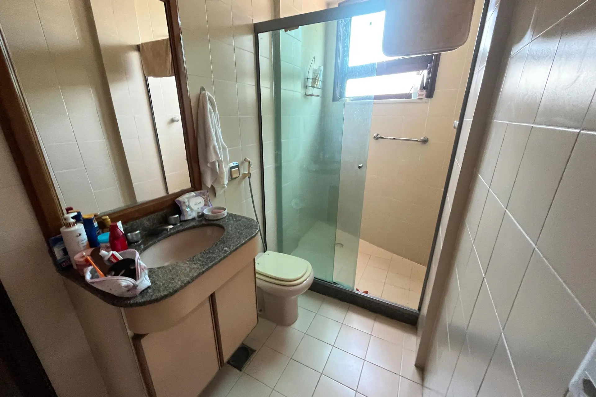 Furnished 3-bedroom apartment with laundry area — photo 39