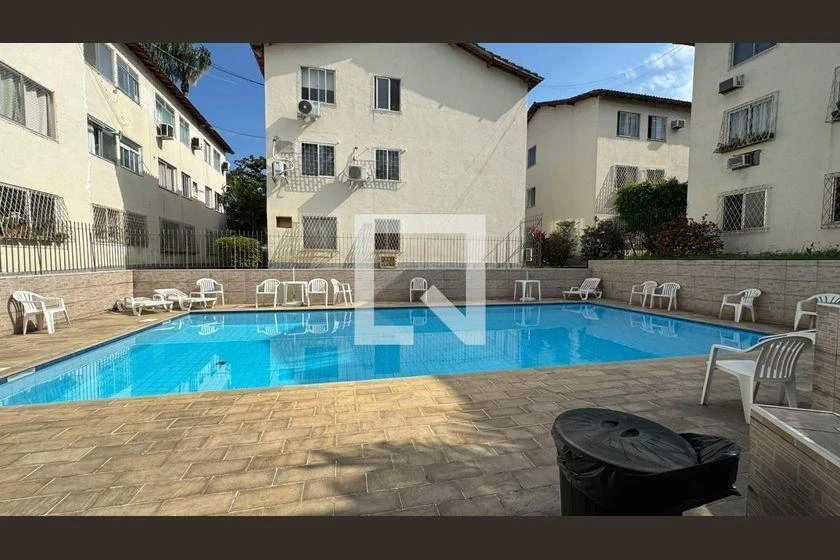 3-bedroom apartment in a building with a pool — photo 3