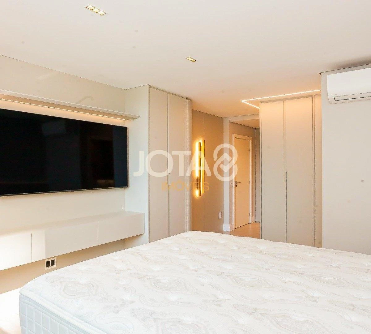 Furnished 3-bedroom apartment with 201 m² — photo 46