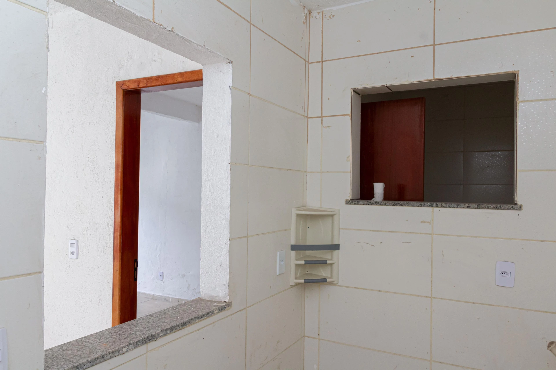 Studio unit with 1 bedroom, ensuite bathroom, private garden — photo 8