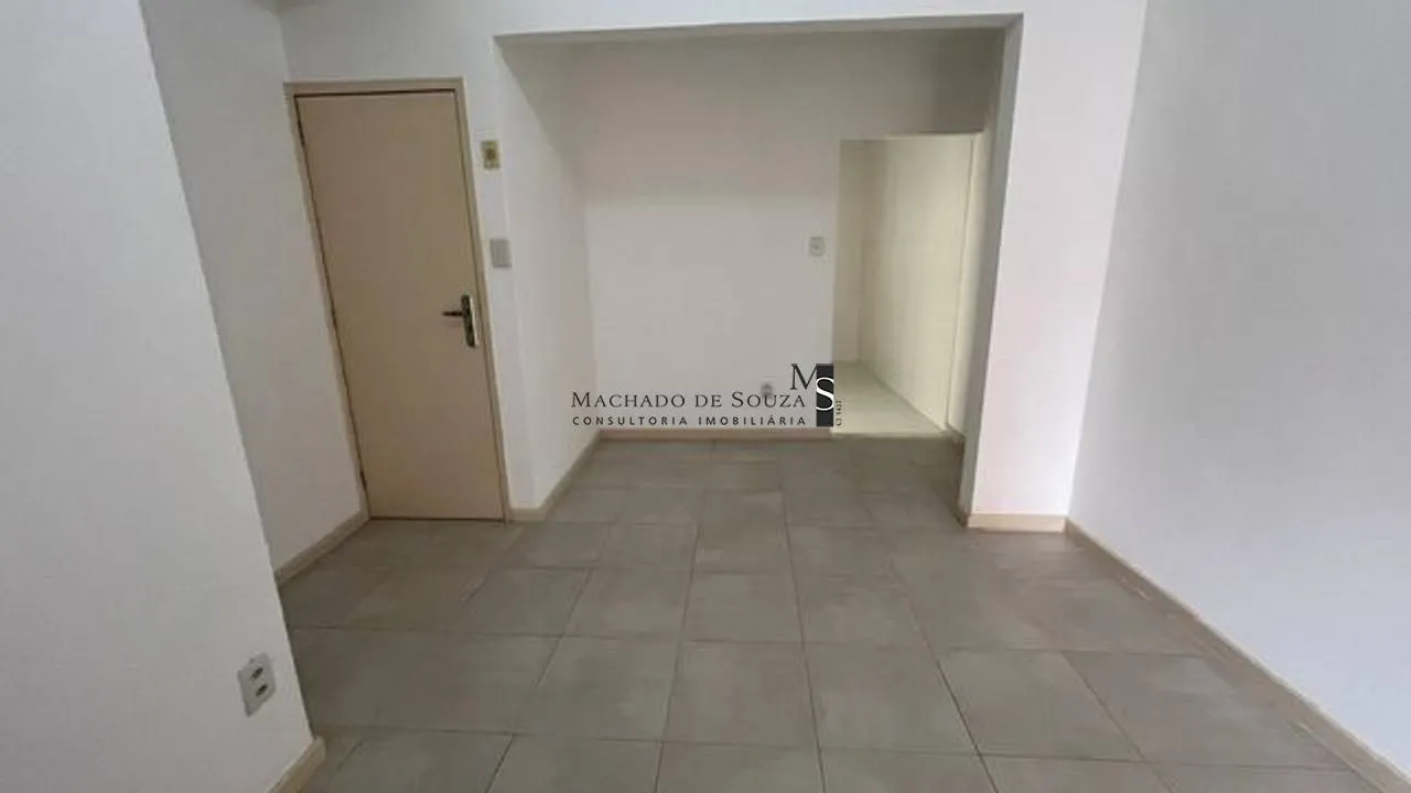 One-bedroom apartment with a mountain view in Rio de Janeiro — photo 12