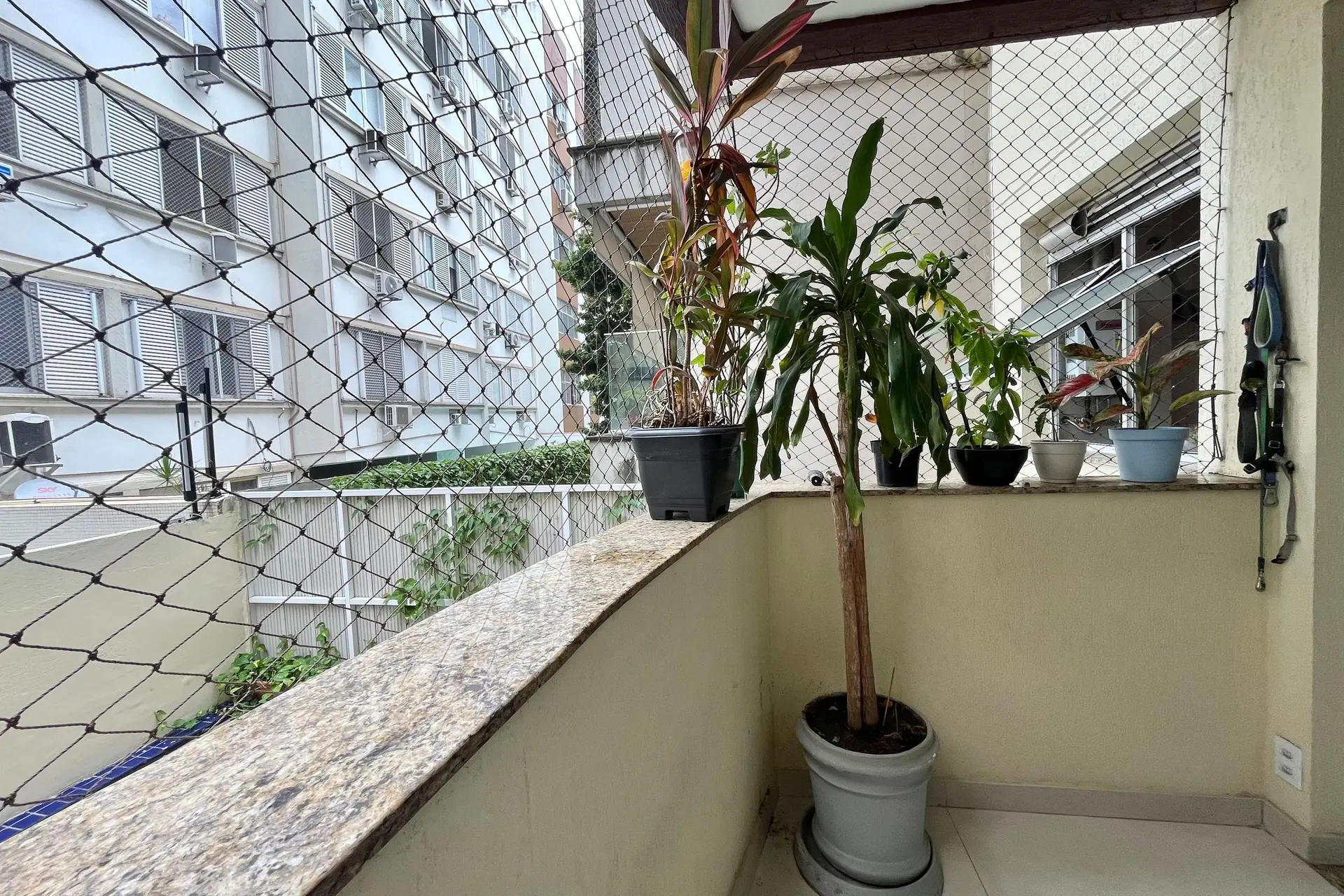 Furnished 1-bedroom apartment with pet-friendly policy — photo 37