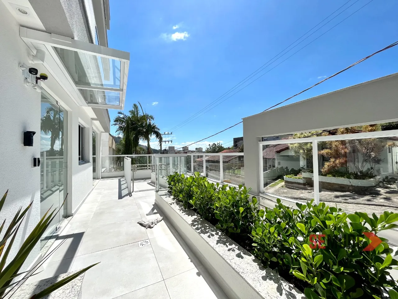 Furnished 1-bedroom apartment with a balcony grill — photo 3