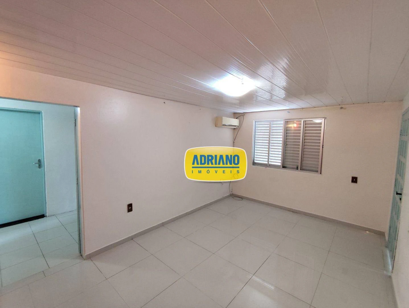 2-bedroom house with a bathtub in Florianópolis — photo 9