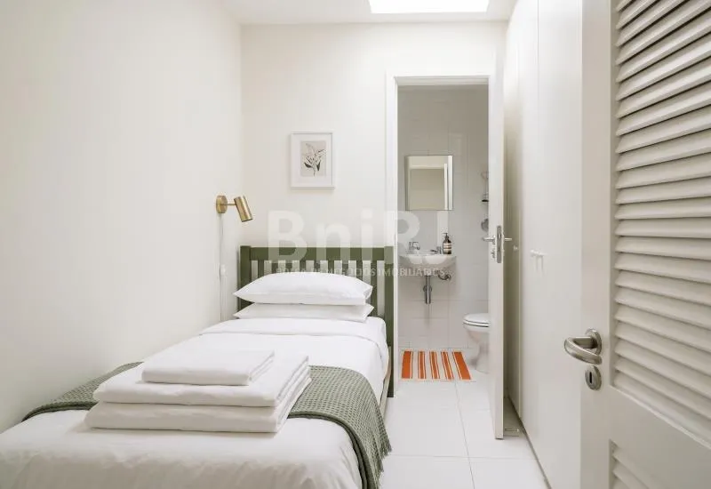Furnished apartment, 127 m², with a glass-enclosed balcony — photo 2