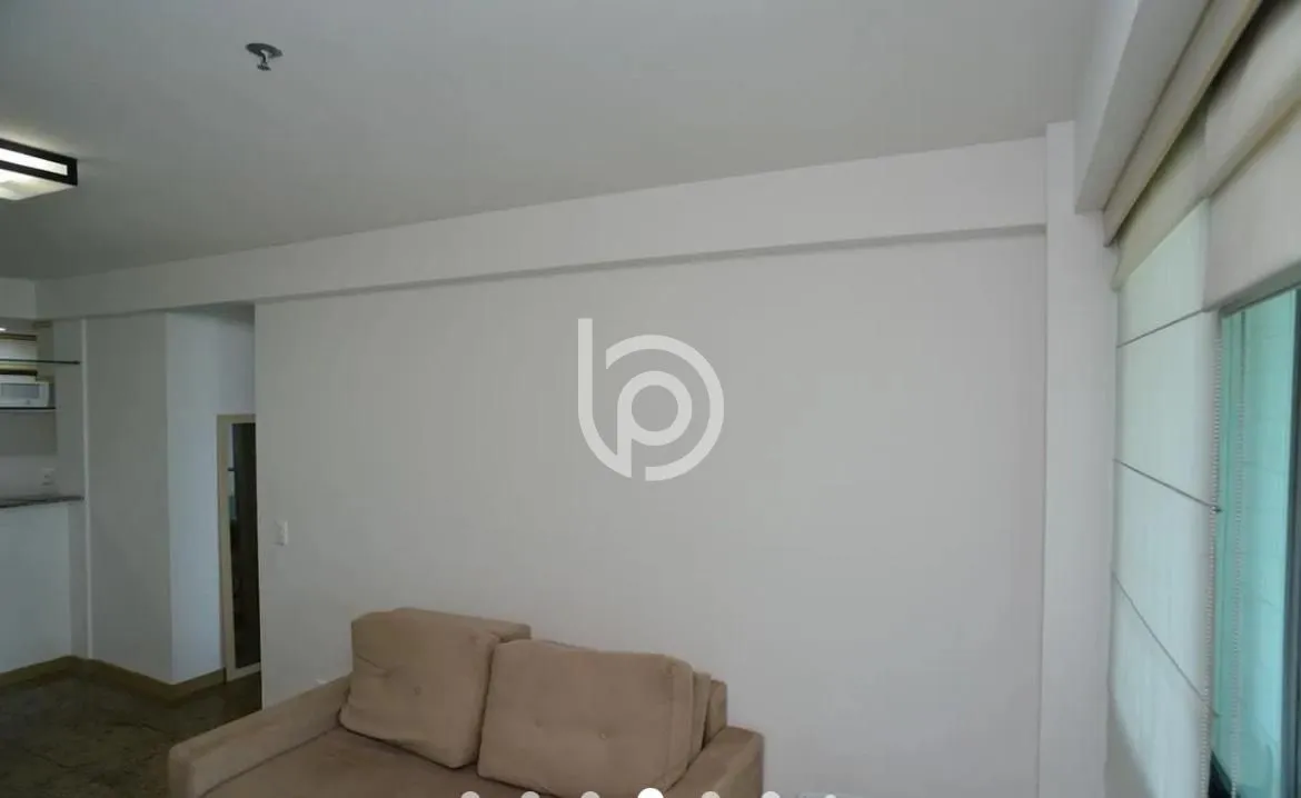 Furnished 1-bedroom apartment with glass-enclosed balcony — photo 10