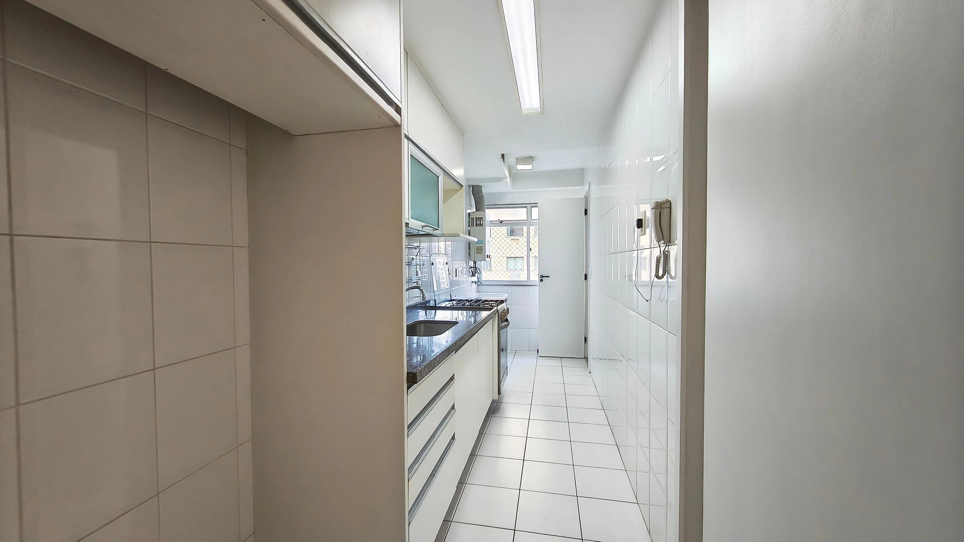 Rent-ready 2-bedroom apartment with balcony — photo 28