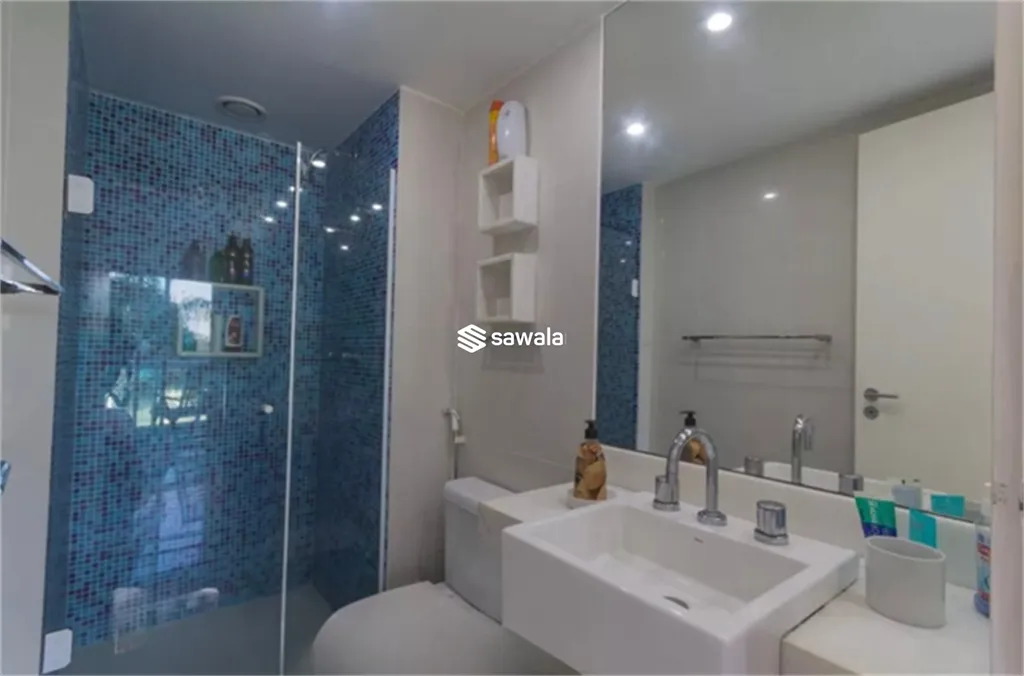 Apartment with 2 bedrooms and enclosed glass balcony — photo 15