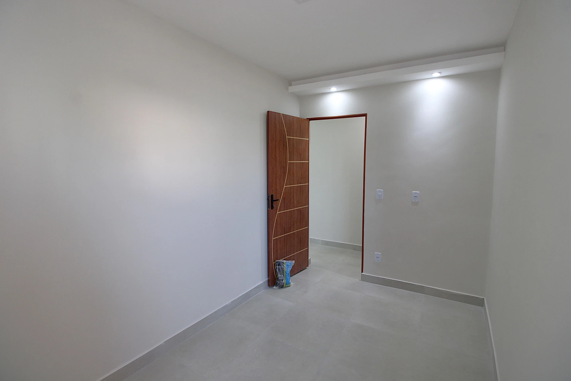 Apartamento sem mobília com 2 quartos, 1 banheiro e varanda — photo 21
