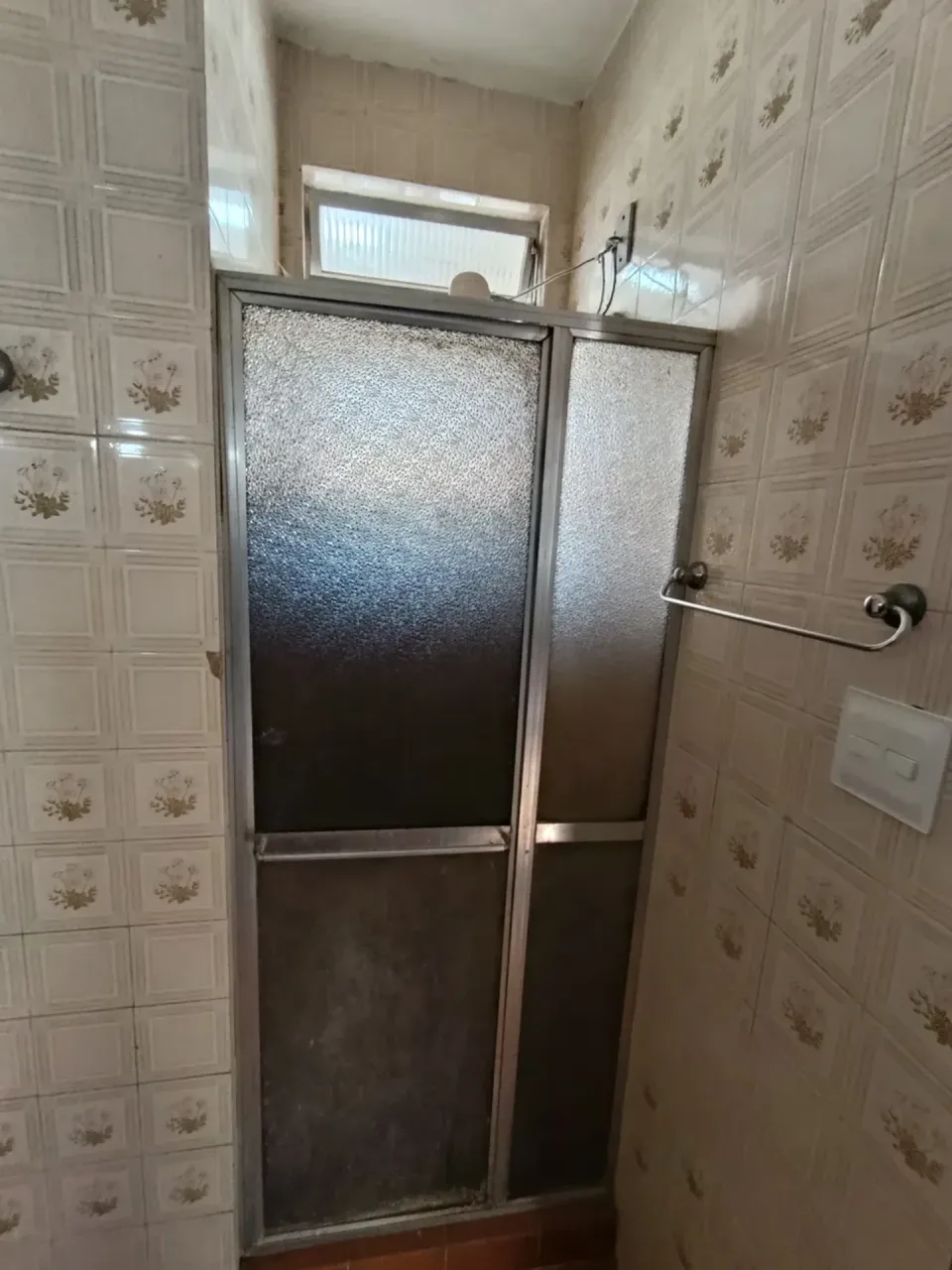 Apartment with 2 bedrooms and a glass shower enclosure — photo 2