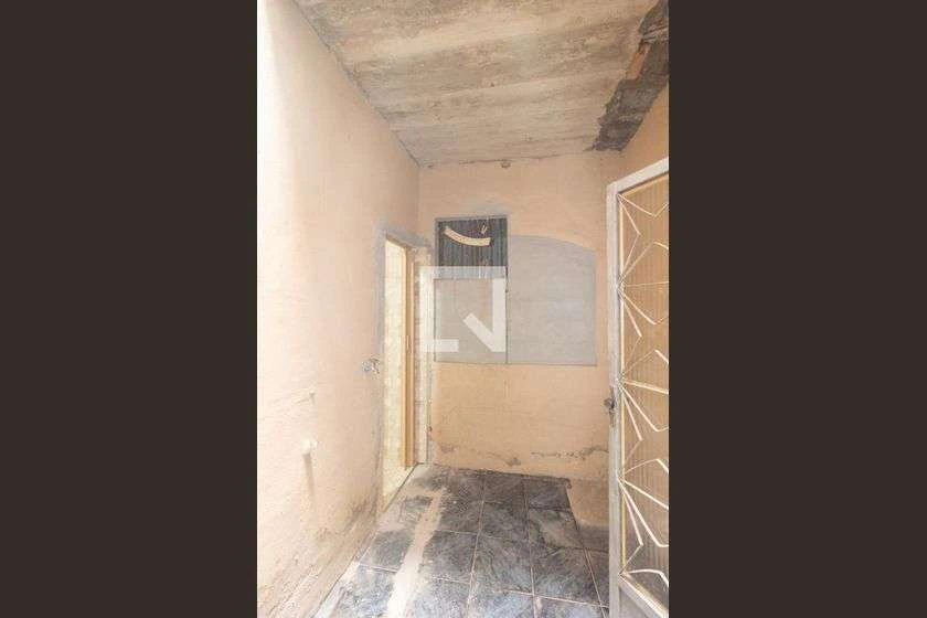 2-bedroom house with a laundry area — photo 6