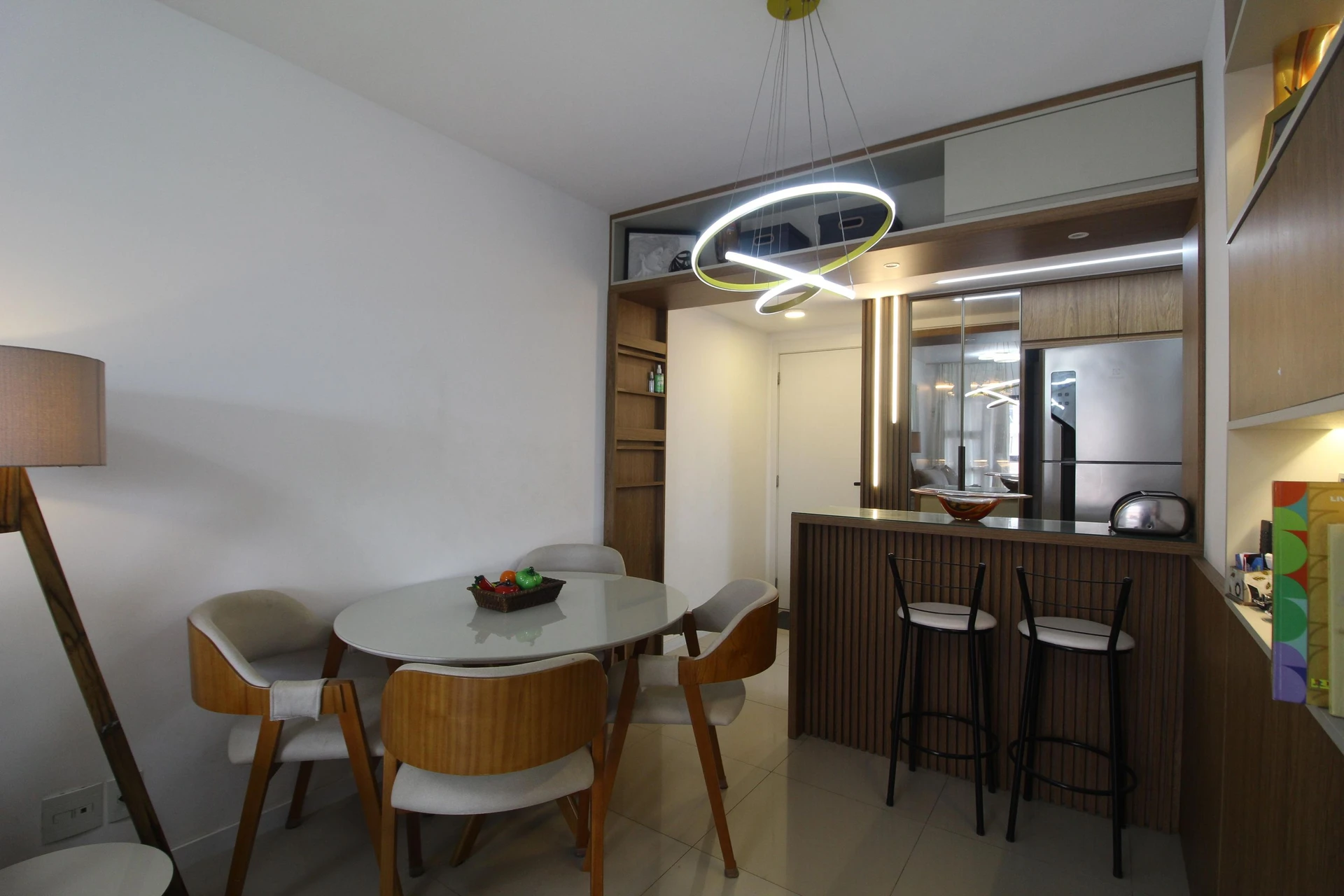 2-bedroom apartment with a glass-enclosed balcony — photo 4