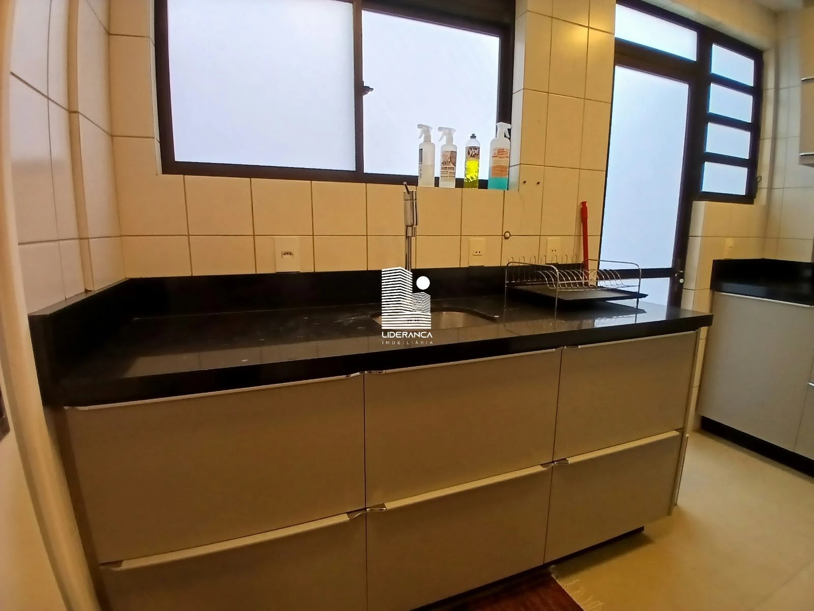 Apartamento com piso de madeira ou laminado, Centro — photo 20