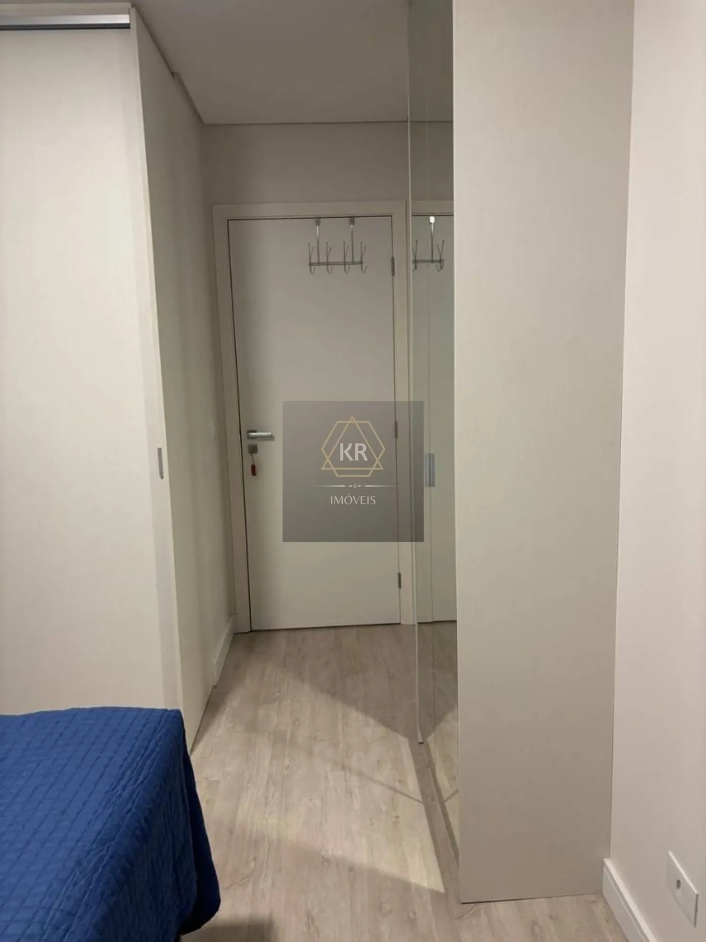 Glass-enclosed balcony in a 2-bedroom apartment, 60 m² — photo 41