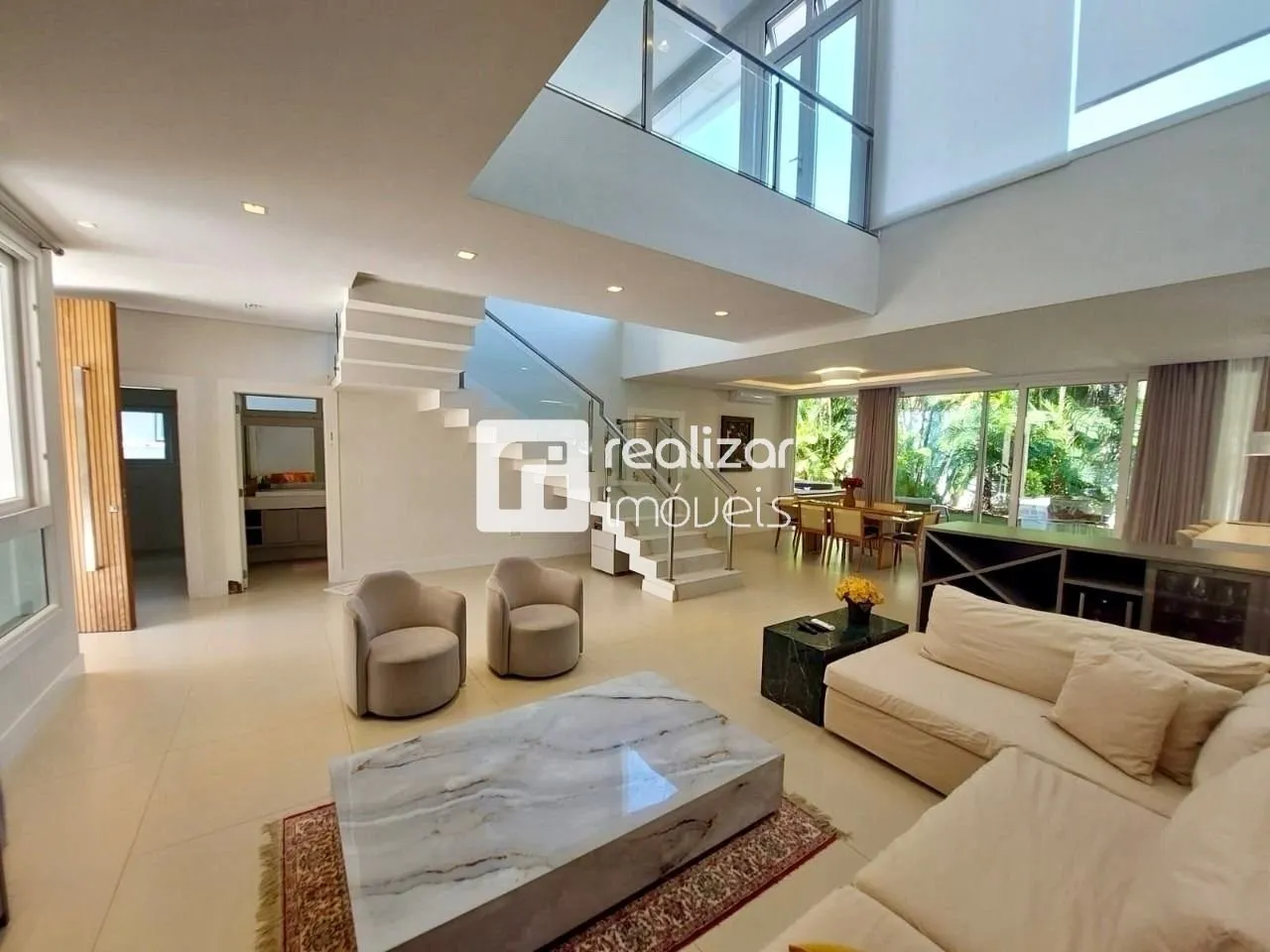 Casa amueblada con 4 suites y jardín privado