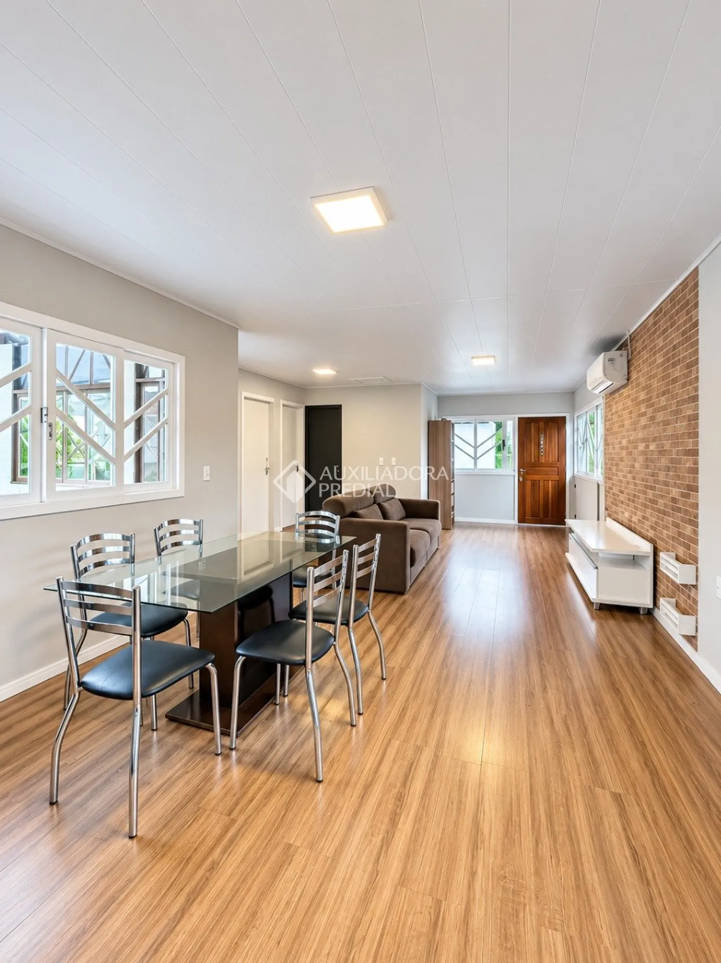 Furnished house, 100 m², with wood or laminate floors — photo 16