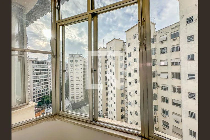 Apartamento de 3 quartos com piso de madeira ou laminado — photo 26