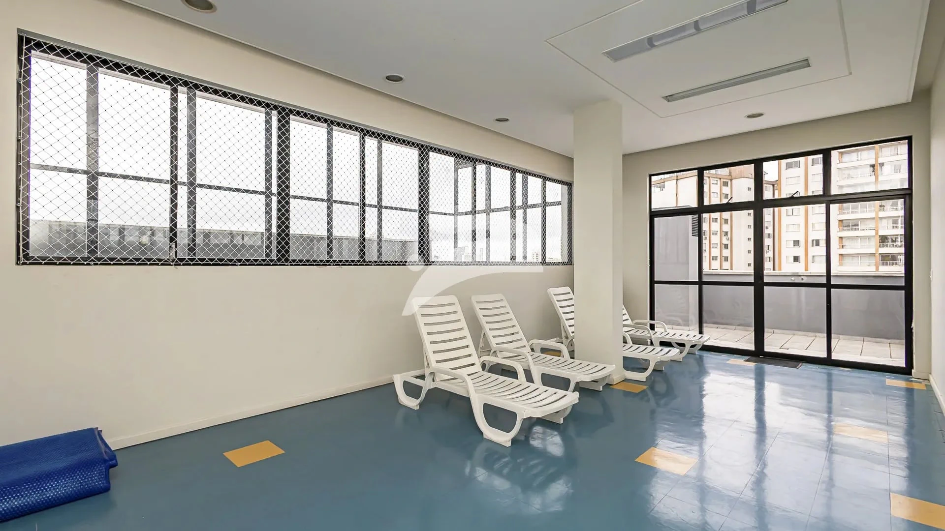 Furnished 1-bedroom apartment with enclosed balcony — photo 4