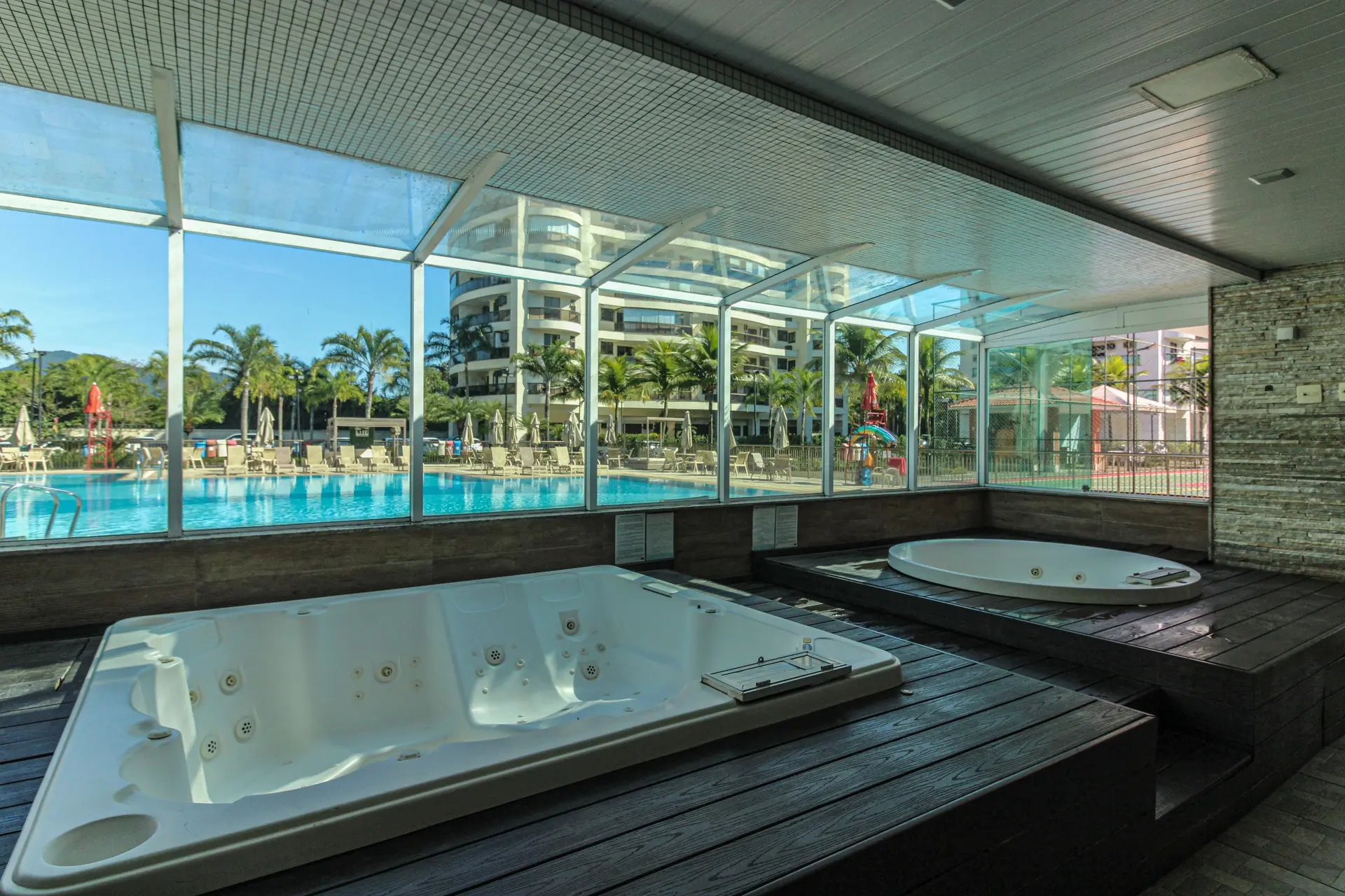 Glass-enclosed balcony in a 3-bedroom apartment, 96 m² — photo 19