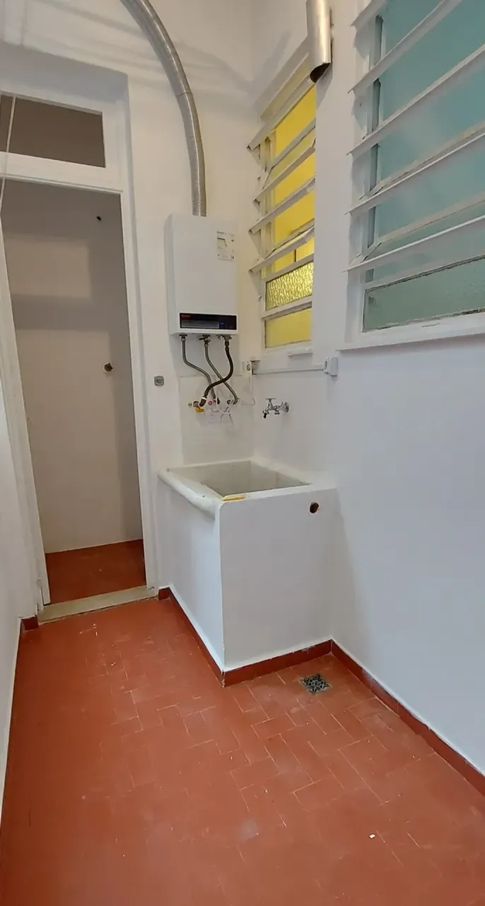 1-bedroom apartment with wood floors and glass shower — photo 13