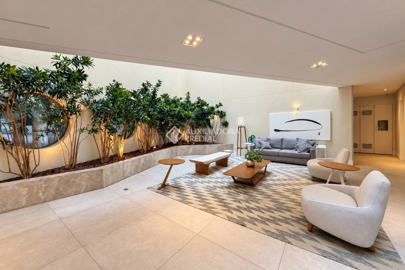 Balcony with a grill in a 2-bedroom apartment, 172 m² — photo 35
