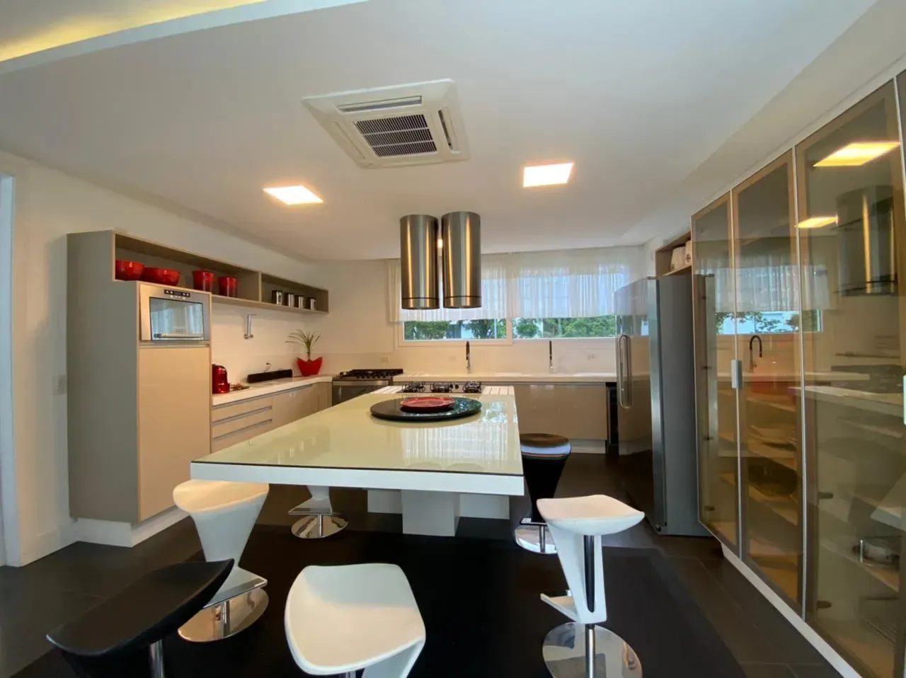Casa mobiliada com 6 suítes e 7 banheiros — photo 17