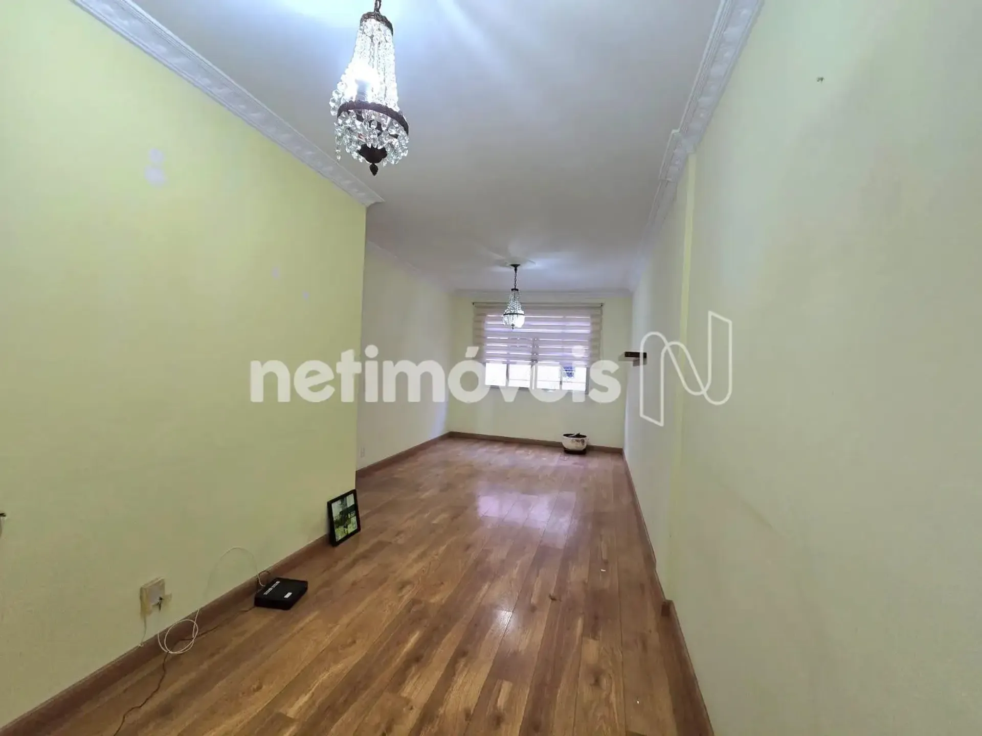 3-bedroom apartment with wood or laminate floors — photo 17