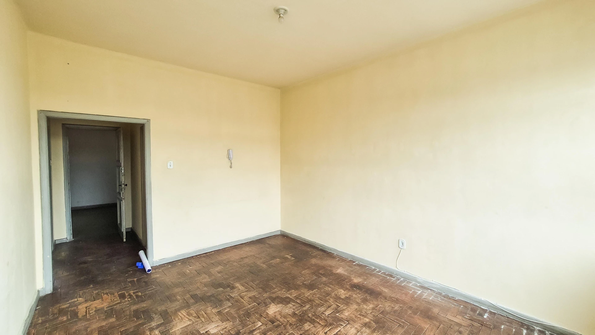 Apartment with no parking, 2 bedrooms and 1 bathroom — photo 19