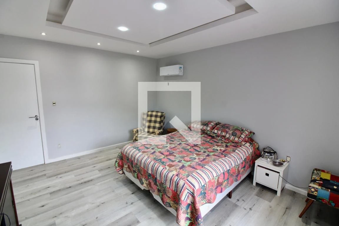 260 m² house with a jacuzzi and a private pool — photo 15