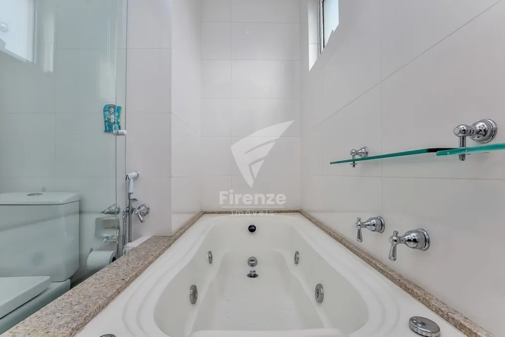 Furnished 352 m² apartment with 3 en-suite bedrooms — photo 15
