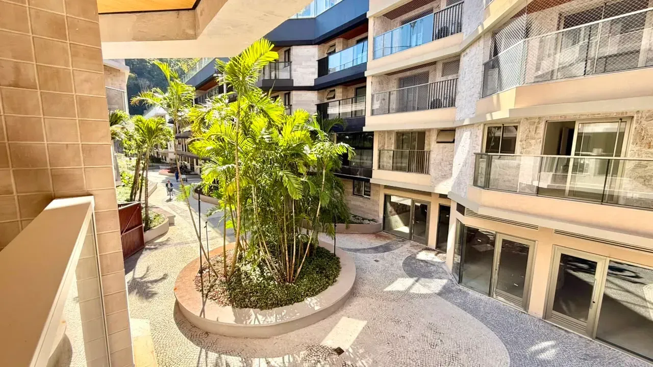 2-bedroom apartment with a balcony and 1 parking space — photo 2