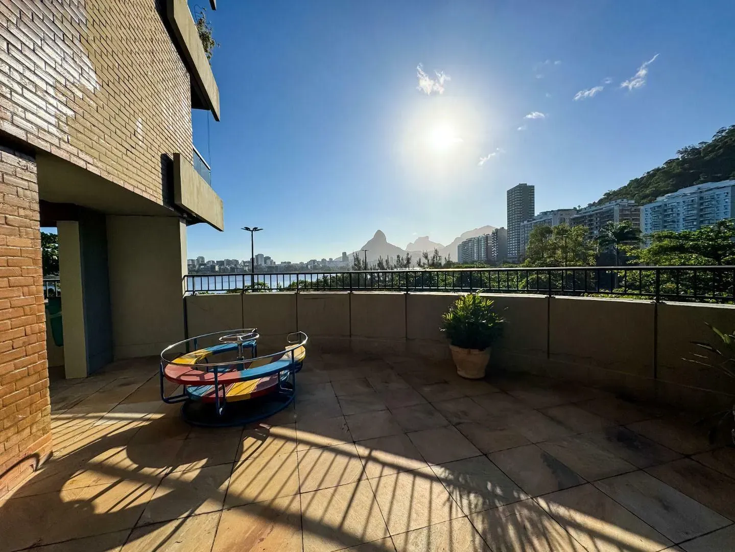 4-bedroom rental apartment with 160 m² and 3 baths — photo 37