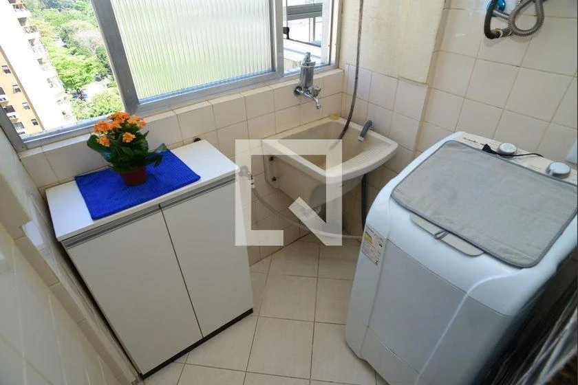 2-bedroom apartment with an en-suite bathroom — photo 27