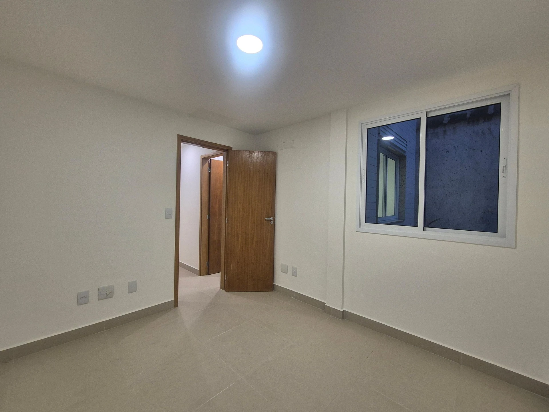 3-bedroom apartment with a grill on the balcony — photo 21