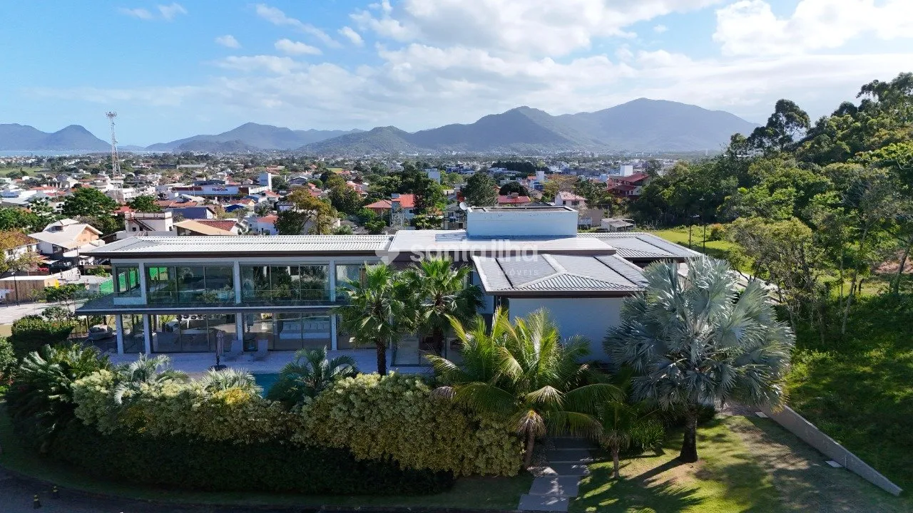 House with 6 en-suite bedrooms and 8 bathrooms, 1350 m² — photo 16