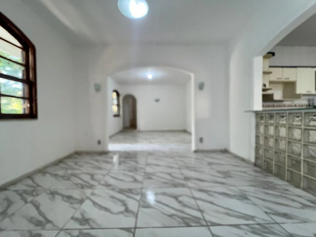 Rental house with 3 bedrooms, 2 suites, and balcony — photo 6