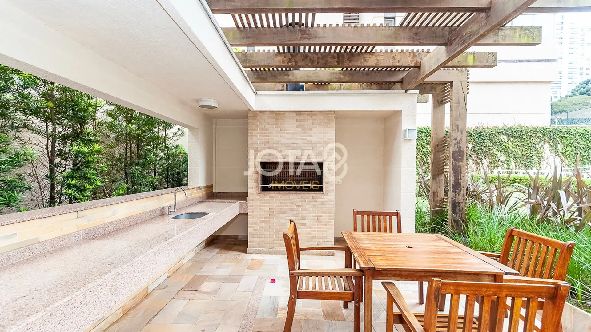 298 m² apartment with 3 en-suite bedrooms and balcony — photo 28