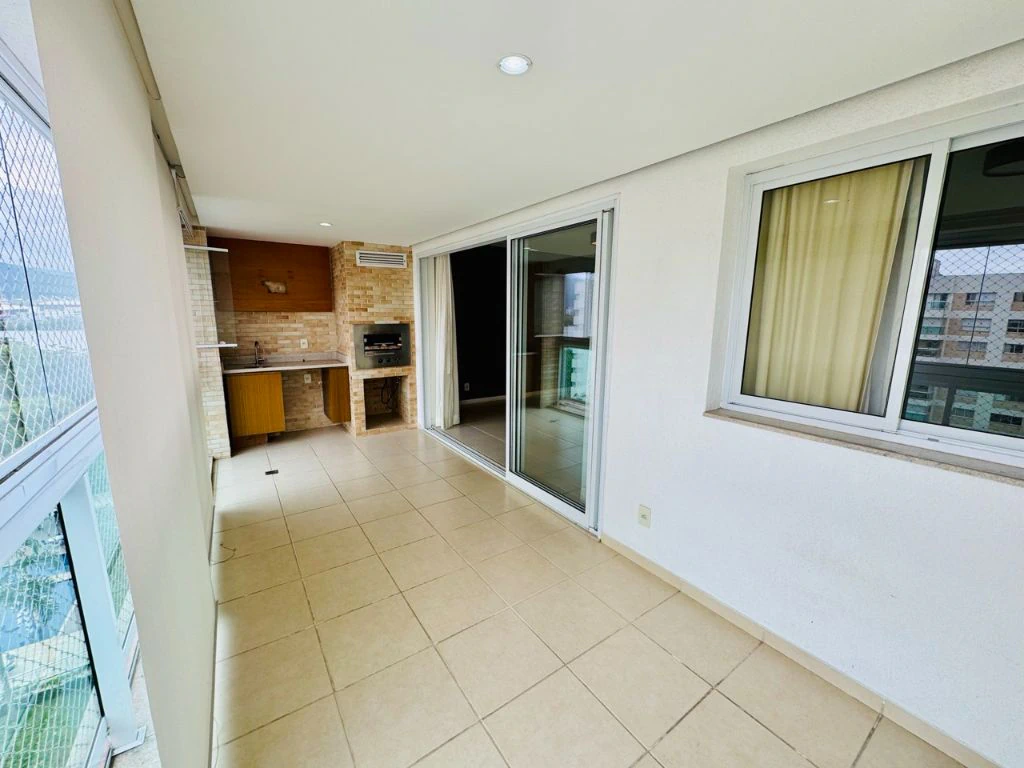 Furnished 3-bedroom apartment with an outdoor pool — photo 15