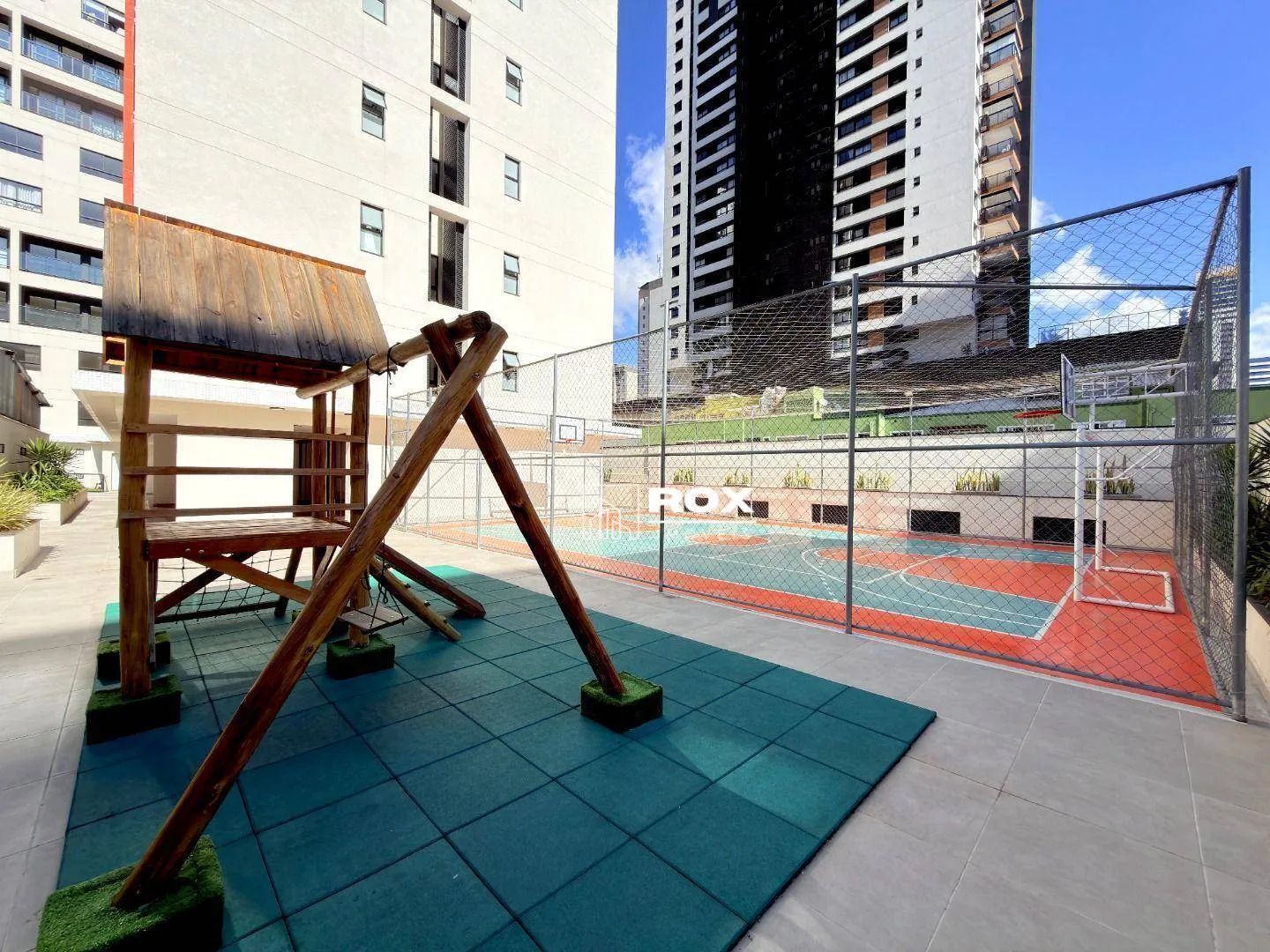 Furnished 1-bedroom apartment with a private BBQ — photo 24