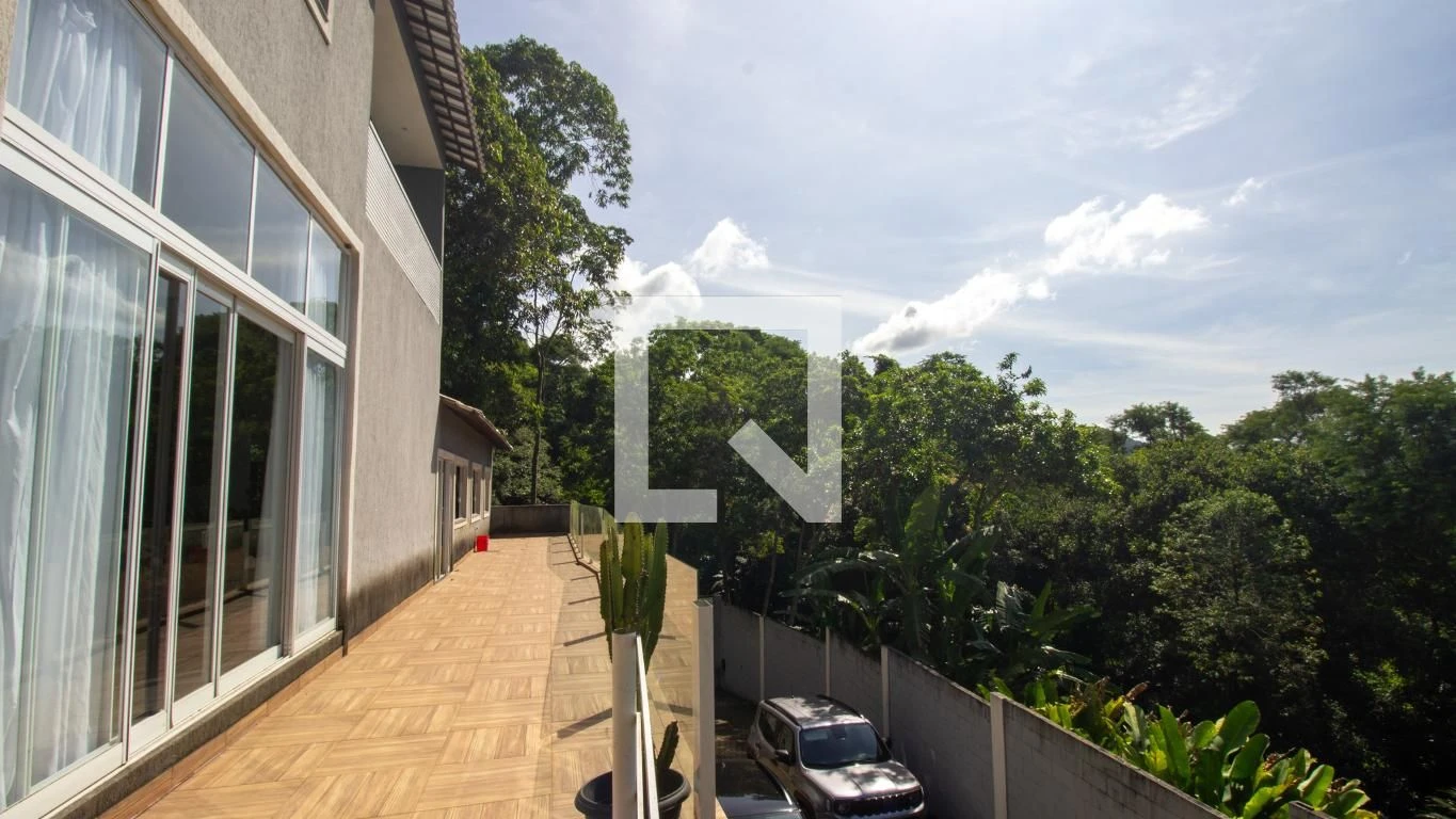 Furnished house with 5 bedrooms and 6 parking spaces — photo 39