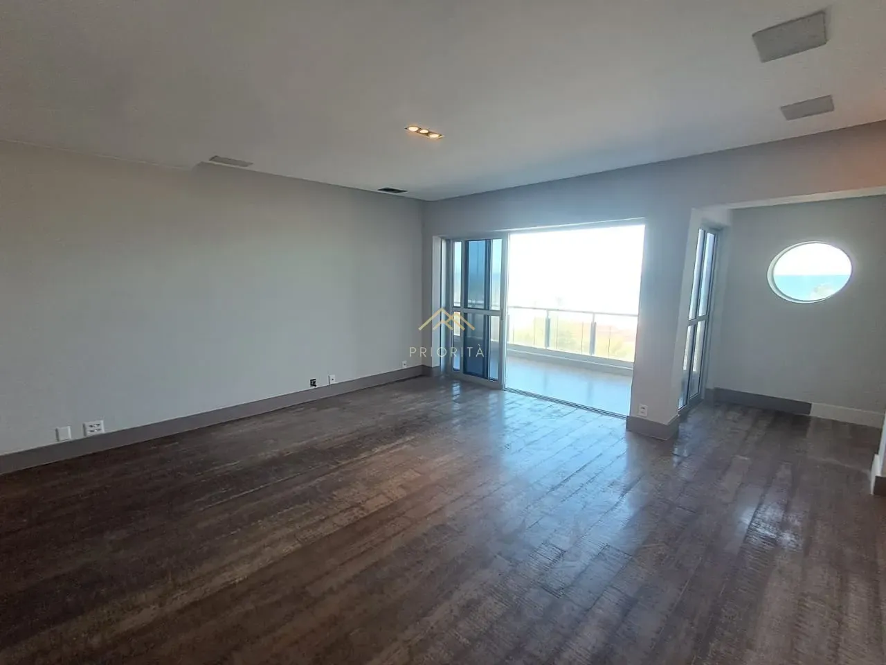 Apartamento sem mobília com 3 quartos e varanda envidraçada — photo 3