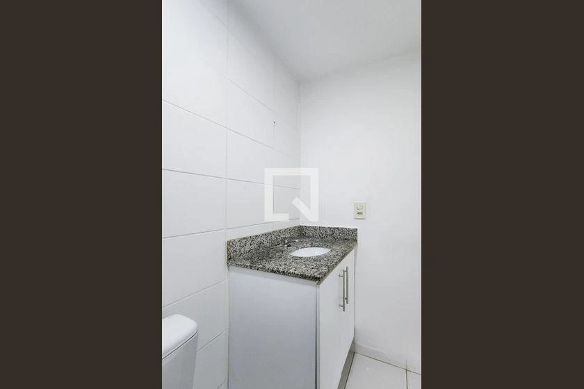 2-bedroom apartment in a building with a gym — photo 32