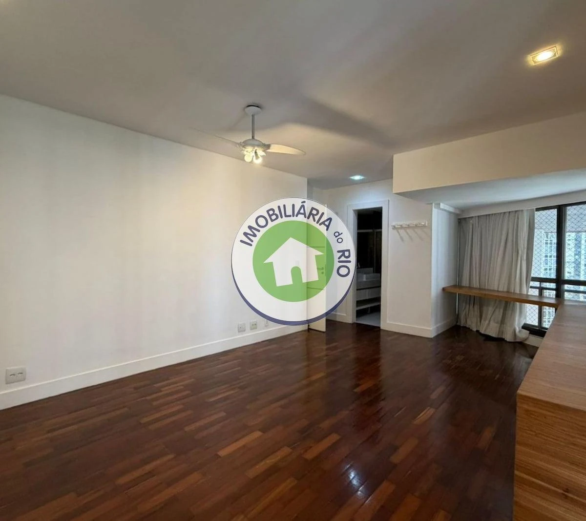 4-bedroom rental with 5 bathrooms and water views — photo 7