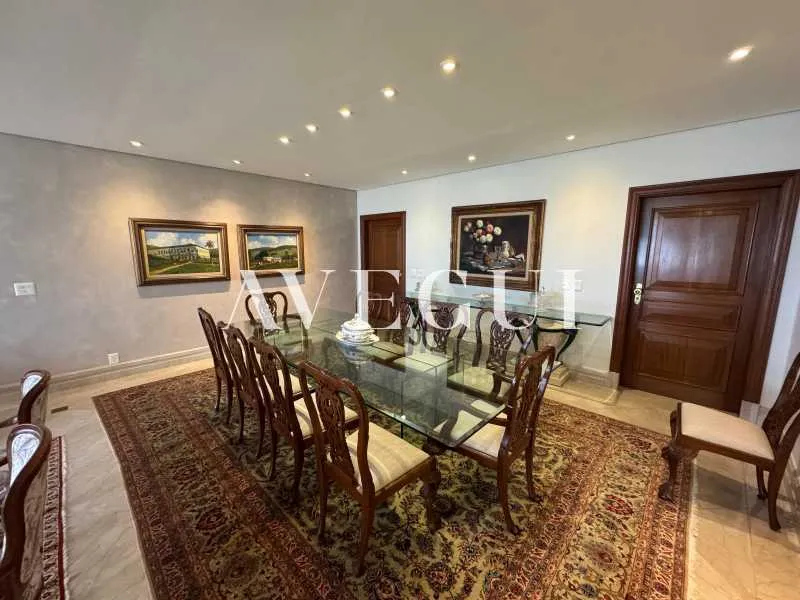 Apartment with 5 bedrooms and a balcony