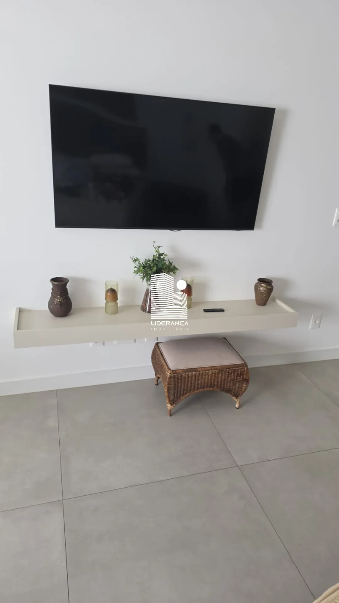 Furnished 40 m² studio on the 2nd floor with parking