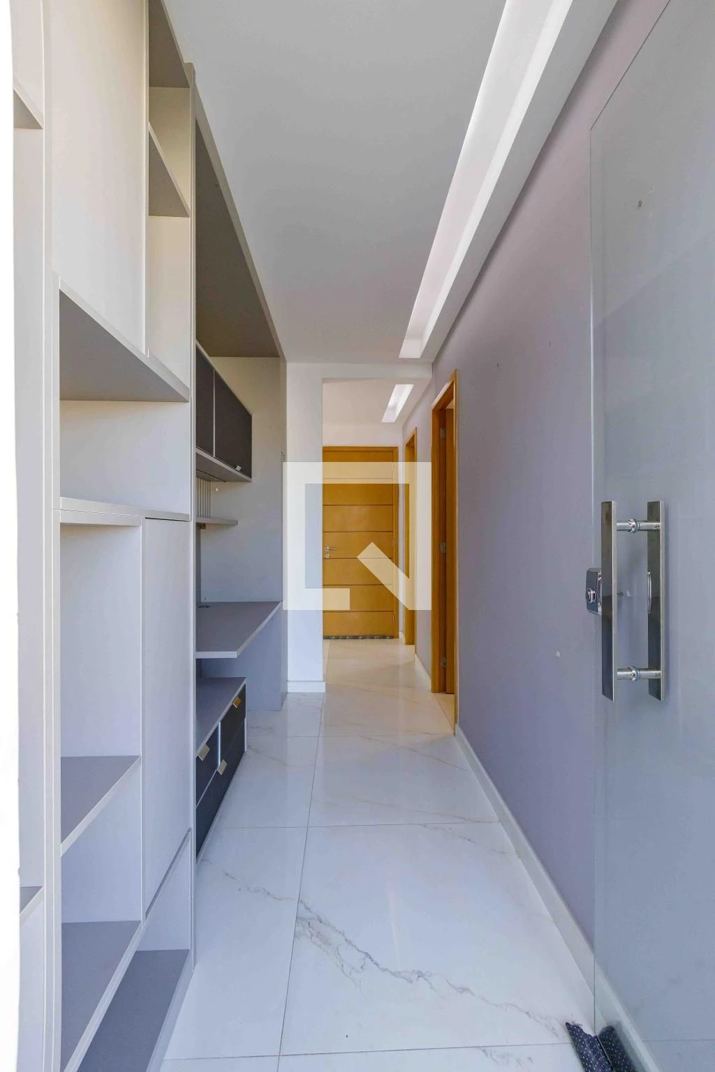 Apartamento mobiliado com 4 quartos e 4 banheiros — photo 4