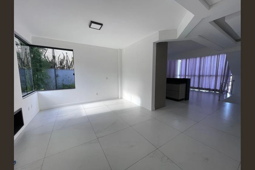 Furnished house with 5 bedrooms and 5 bathrooms